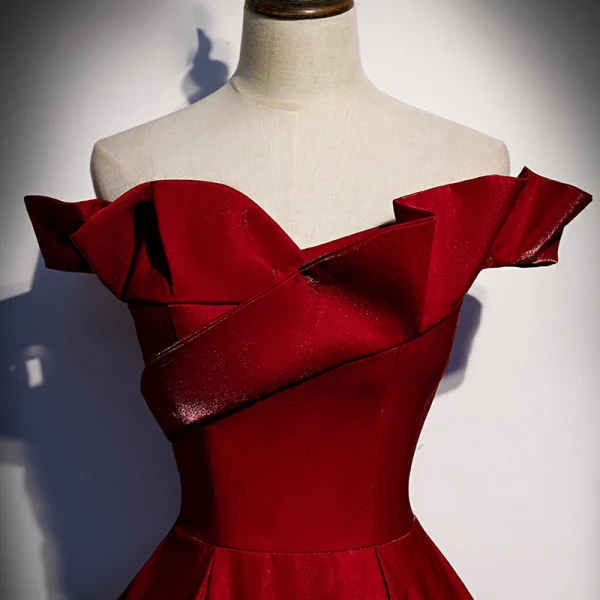 Élégant Bordeaux Satin Robe De Soirée 2020 Princesse De l'épaule Sans Manches Dos Nu Longue Robe De Ceremonie