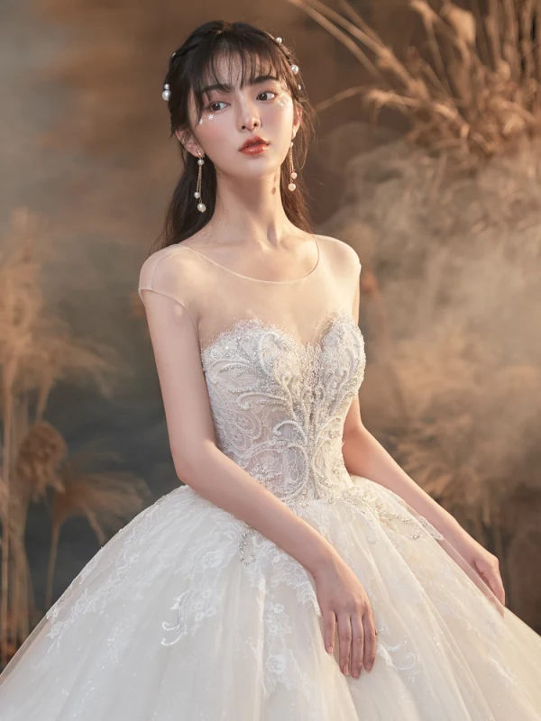 Luxe Champagne Robe De Mariée 2020 Robe Boule Encolure Dégagée Perlage Faux Diamant Paillettes En Dentelle Fleur Manches Courtes Royal Train