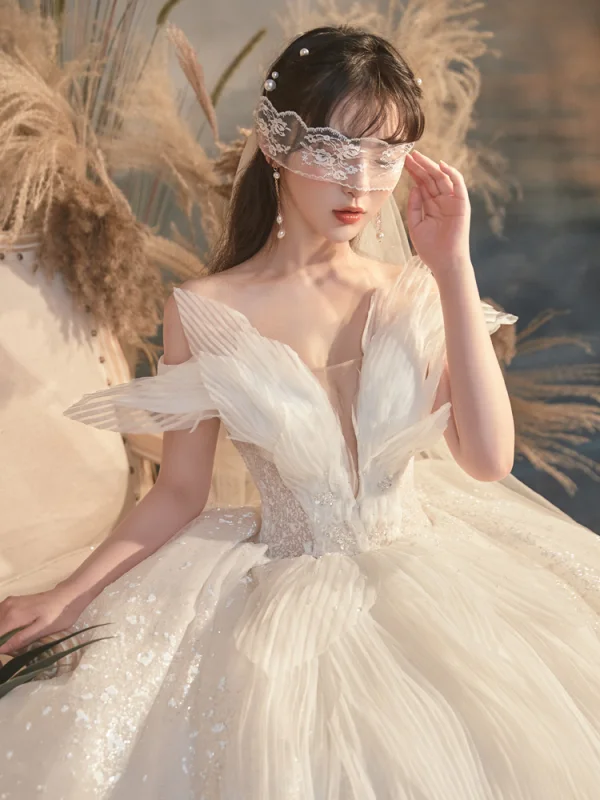 Luxe Champagne Robe De Mariée 2020 Robe Boule Volants Bustier En Dentelle Fleur Paillettes Sans Manches Dos Nu Royal Train