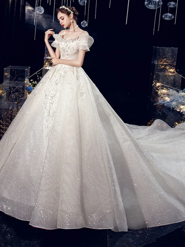 Charmant Champagne En Dentelle Robe De Mariée 2020 Princesse De l'épaule Perlage Paillettes Faux Diamant Manches Courtes Dos Nu Royal Train