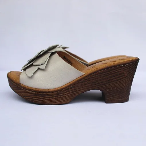 Enkla Svarta Casual Sandaler Dam 2020 Läder Blomma 7 cm Tjocka Klackar Peep Toe Sandaler