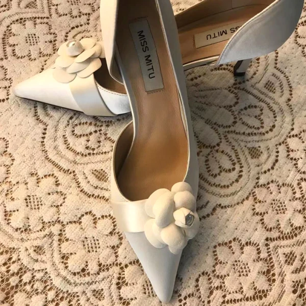 Elegante Ivoor Bloem Bruidsschoenen 2020 Leer Satijn 7 cm Naaldhakken / Stiletto Spitse Neus Huwelijk Hakken