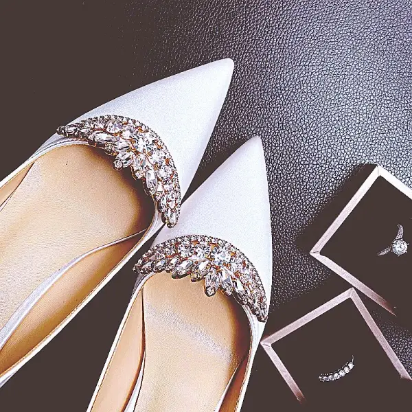 Charmant Weiß Strass Brautschuhe 2020 Leder 10 cm Stilettos Spitzschuh Hochzeit Pumps