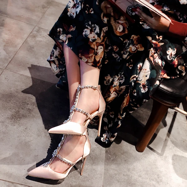 Charmig Röd Afton Sandaler Dam 2020 Läder Rhinestone T-Rem 9 cm Stilettklackar Spetsiga Sandaler