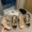 Römisch Rosa Strassenmode Strand Sandalen Damen 2021 Wasserdichte Niet Knöchelriemen T-Riemen 11 cm Peeptoes Keilabsatz Sandaletten Hochhackige