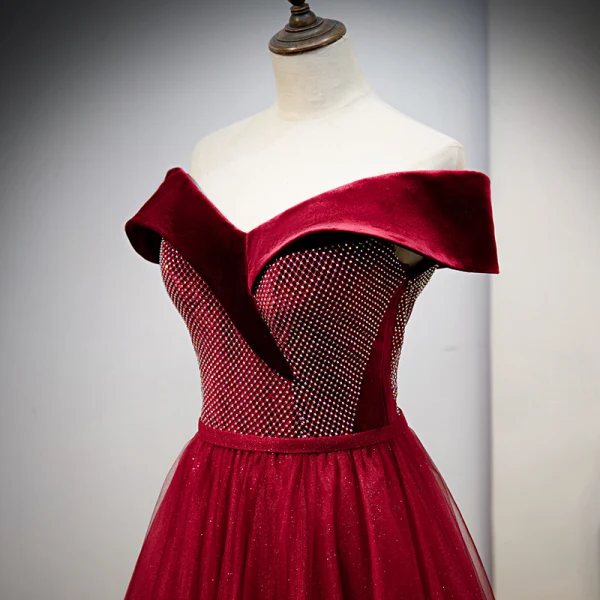 Élégant Glitter Daim Bordeaux Robe De Bal 2021 Princesse De l'épaule Faux Diamant Manches Courtes Dos Nu Longue Promo Robe De Ceremonie