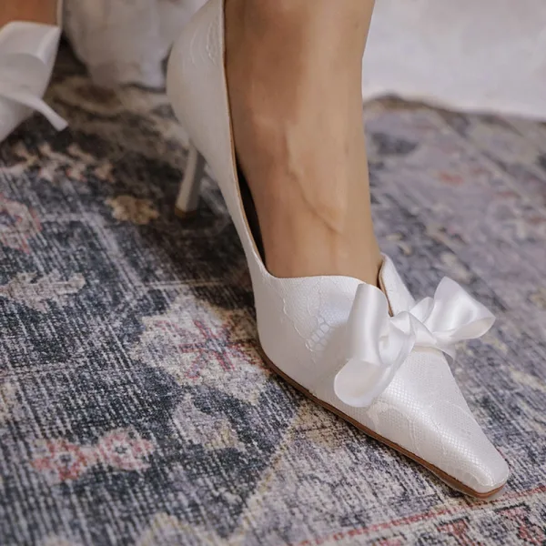 Élégant Ivoire En Dentelle Noeud Chaussure De Mariée 2020 Cuir 7 cm Talons Aiguilles À Bout Pointu Mariage Escarpins