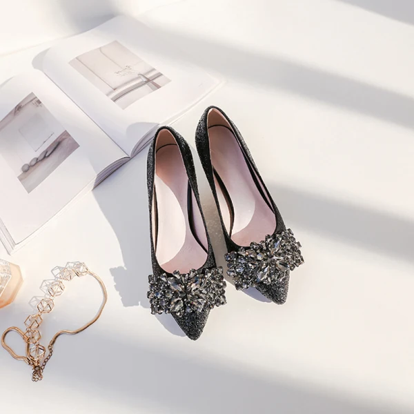 Charmant Glanz Pailletten Silber Brautschuhe 2020 Leder Strass 3 cm Stilettos Low Heel Spitzschuh Hochzeit Pumps