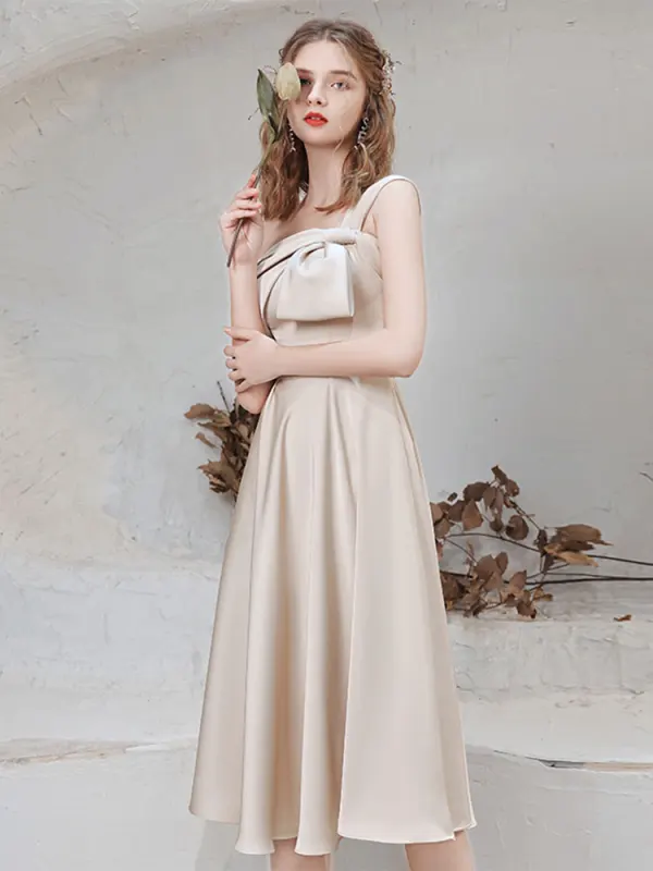 Mode Champagner Satin Heimkehr Abiballkleider 2021 A Linie One-Shoulder Schleife Kurze Ärmel Rückenfreies Wadenlang Festliche Kleider