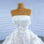 Luxus / Herrlich Ivory / Creme Satin Perlenstickerei Perle Pailletten Brautkleider / Hochzeitskleider 2021 A Linie Bandeau Applikationen Ärmellos Rückenfreies Königliche Schleppe Hochzeit