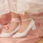 Elegante Ivory / Creme Brautschuhe 2020 Leder Knöchelriemen Spitze Applikationen 5 cm Thick Heels Spitzschuh Hochzeit Pumps
