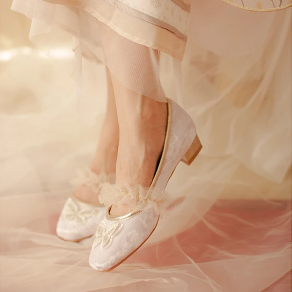 Vintage / Retro Chinese style Ivory Embroidered Butterfly Flat Wedding Shoes 2020 Round Toe