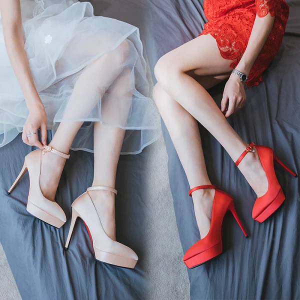 Schöne Rot Brautschuhe 2020 Knöchelriemen 12 cm Stilettos Spitzschuh Hochzeit Pumps