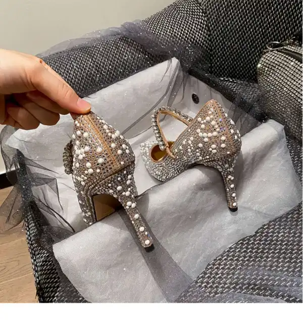 Glittrande Charmig Champagne Brudskor 2020 Läder Rhinestone Pärla 8 cm Stilettklackar Spetsiga Bröllop Pumps