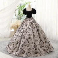 Elegantes Negro Impresión Vestidos de gala 2023 Ball Gown Escote Cuadrado Rhinestone Manga Corta Sin Espalda Largos Gala Vestidos Formales