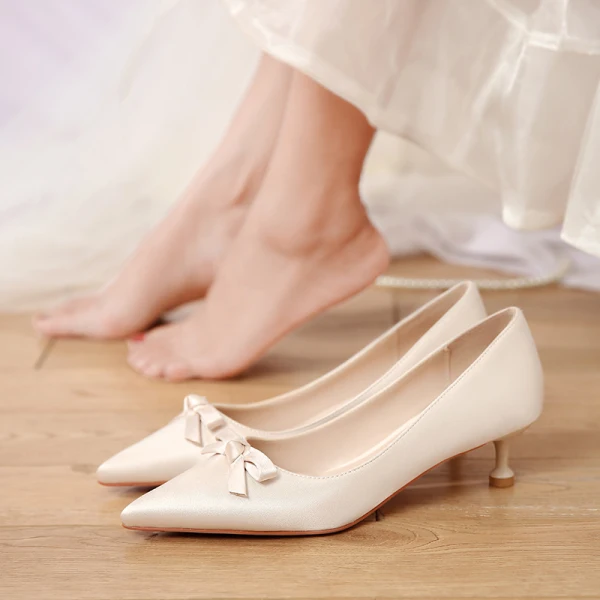 Elegant Ivory Bow Wedding Shoes 2020 3 cm Stiletto Heels Low Heel Pointed Toe Wedding Pumps