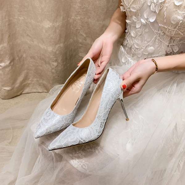 Charmant Ivoire En Dentelle Chaussure De Mariée 2020 Cuir 9 cm Talons Aiguilles À Bout Pointu Mariage Escarpins