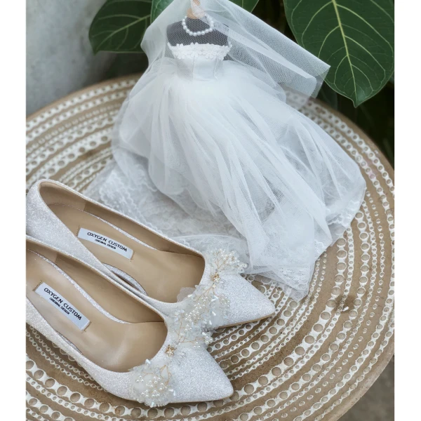 Glamorös Elfenben Glittriga / Glitter Paljetter Brudskor 2020 Läder Rhinestone Pärla 9 cm Stilettklackar Spetsiga Bröllop Pumps