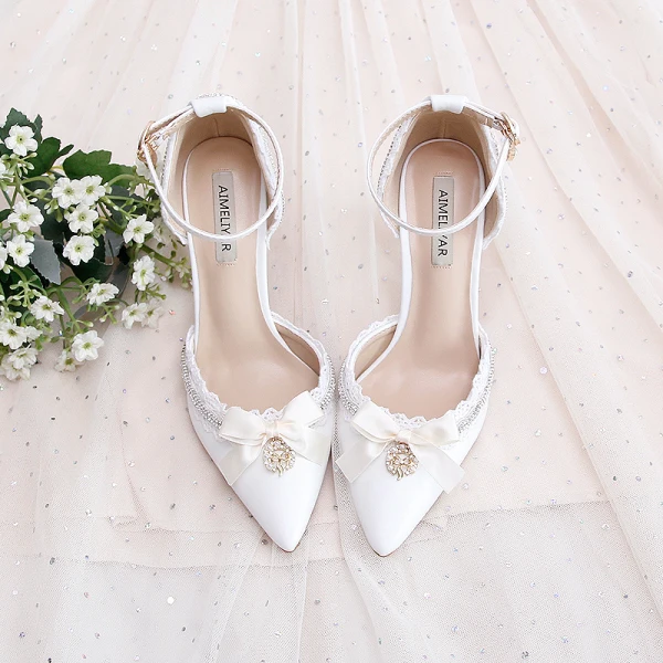 Élégant Blanche En Dentelle Faux Diamant Chaussure De Mariée 2020 Bride Cheville 9 cm Talons Aiguilles À Bout Pointu Mariage Talons