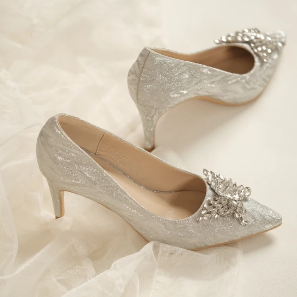 Charmant Silber Strass Schmetterling Brautschuhe 2020 7 cm Stilettos Spitzschuh Hochzeit Pumps
