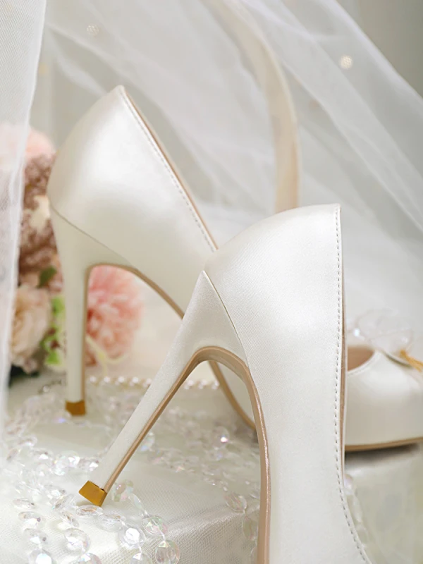 Élégant Ivoire Satin Chaussure De Mariée 2020 Perle En Dentelle Fleur 10 cm Talons Aiguilles À Bout Pointu Mariage Escarpins