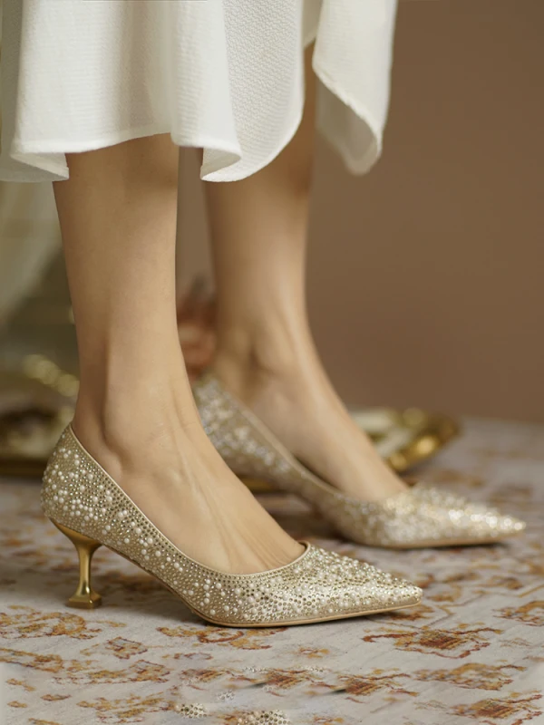 Glittrande Guld Pärla Rhinestone Brudskor 2020 Läder 6 cm Stilettklackar Spetsiga Bröllop Pumps