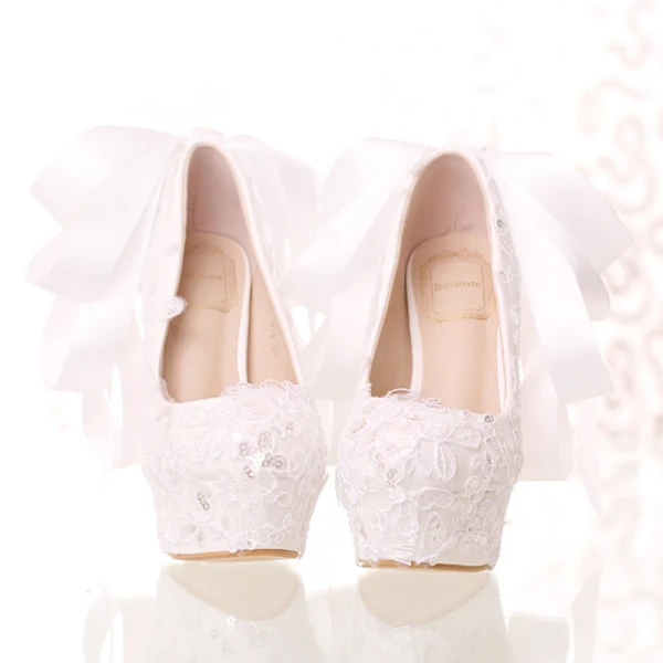Charmant Ivory / Creme Spitze Schleife Pailletten Brautschuhe 2021 14 cm Stilettos Hochhackige Spitzschuh Hochzeit Pumps