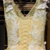 Schöne Champagner Kleider Für Hochzeit 2017 Mit Spitze Blumen Künstliche Blumen Perle Lange Ärmellos V-Ausschnitt A Linie Brautjungfernkleider