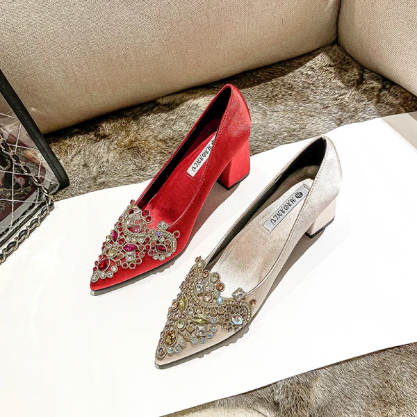 Charming Red Rhinestone Satin Wedding Shoes 2021 7 cm Thick Heels Pointed Toe Wedding High Heels Pumps