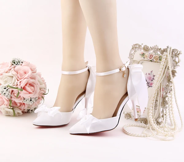 Sexy Ivory / Creme Brautschuhe 2021 Knöchelriemen Schleife 9 cm Stilettos Spitzschuh Hochzeit Hochhackige High Heels