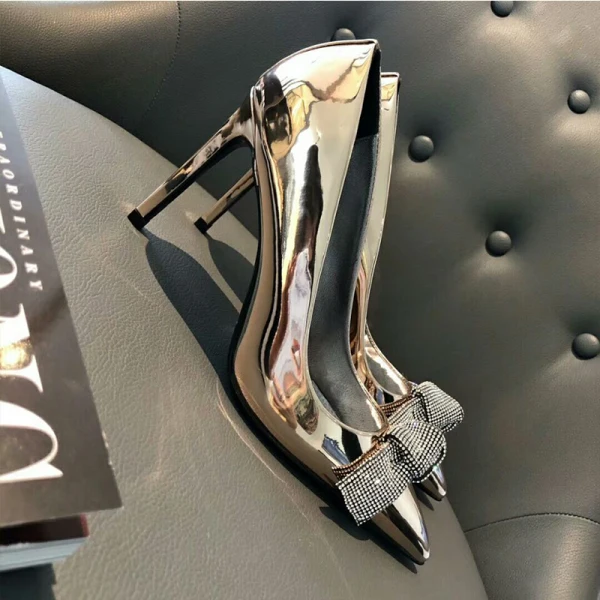 Charmant Doré Soirée Faux Diamant Noeud Escarpins 2021 Cuir Verni Talons Hauts 8 cm Talons Aiguilles À Bout Pointu Escarpins