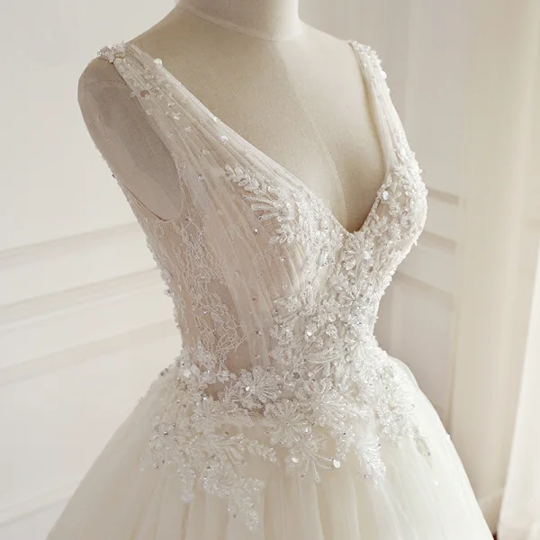Chic / Belle Champagne Robe De Mariée 2018 Princesse Perlage Paillettes En Dentelle V-Cou Dos Nu Sans Manches Longue Mariage