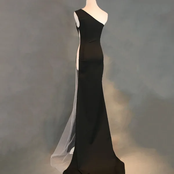 Sexy Noire Robe De Soirée 2018 Trompette / Sirène Transparentes Une épaule Sans Manches Train De Balayage Robe De Ceremonie