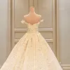 Najpiękniejsze / Ekskluzywne Szampan Suknie Ślubne 2017 Suknia Balowa Z Koronki Kwiat Bez Pleców Tiulowe Kochanie Kótkie Rękawy Sala