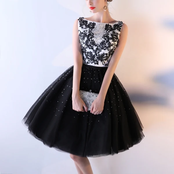 Sexy Noir Robe De Graduation 2017 Robe Boule En Dentelle Fleur Dos Nu Paillettes Faux Diamant Encolure Carrée Sans Manches Courte Robe De Ceremonie
