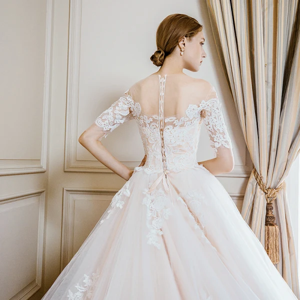 Élégant Champagne Robe De Mariée 2018 Robe Boule En Dentelle Fleur Encolure Dégagée Manches Courtes Cathedral Train Mariage