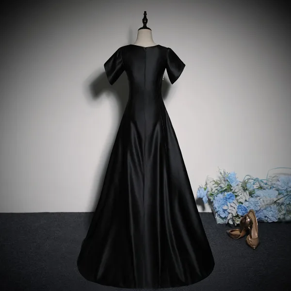 Chic / Beautiful Black Rhinestone Satin Prom Dresses 2023 A-Line / Princess V-Neck Short Sleeve Floor-Length / Long Prom Formal Dresses