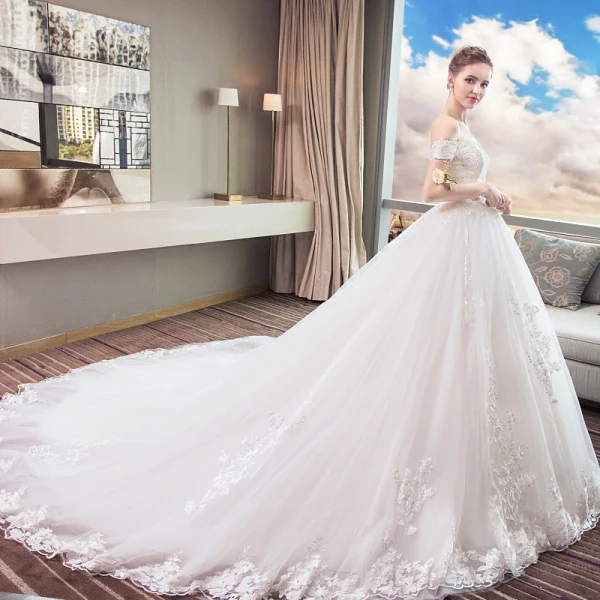 Chic / Belle Blanche Robe De Mariée 2018 Robe Boule En Dentelle Appliques De l'épaule Dos Nu Sans Manches Chapel Train Mariage