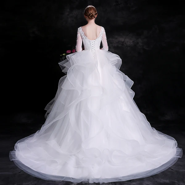 Elegante Weiß Brautkleider 2018 Ballkleid Applikationen Mit Spitze Fallende Rüsche Rundhalsausschnitt Rückenfreies 3/4 Ärmel Kapelle-Schleppe Hochzeit
