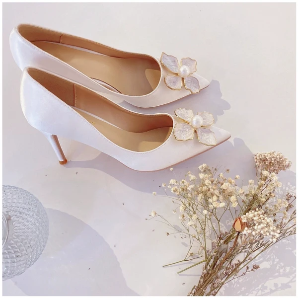 Elegante Ivory / Creme Abend Seide Satin Pumps 2021 Perle 8 cm Stilettos Spitzschuh Pumps Hochhackige