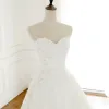 Mode Ivory / Creme Brautkleider / Hochzeitskleider 2018 A Linie Handgefertigt Blumen Perle Herz-Ausschnitt Rückenfreies Kurze Ärmel Kapelle-Schleppe Hochzeit