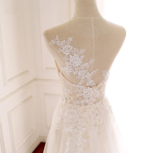 Chic / Beautiful Champagne Wedding Dresses 2018 A-Line / Princess Appliques Lace Scoop Neck Sleeveless Sweep Train Wedding