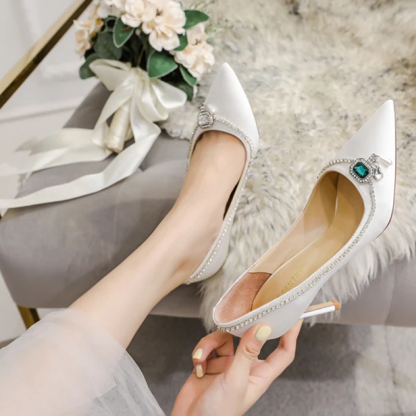 Mode Ivoire Soie Satin Faux Diamant Chaussure De Mariée 2021 9 cm Talons Aiguilles À Bout Pointu Mariage Escarpins Talons Hauts