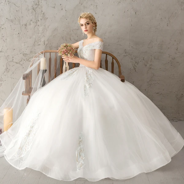 Elegant Hvit Brudekjoler 2018 Ballkjole Blonder Blomst Perle Av Skulderen Ryggløse Korte Ermer Lange Bryllup