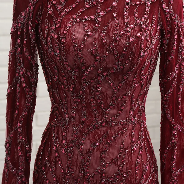 Unika Burgundy Aftonklänningar 2017 Trumpet / Sjöjungfru Beading Hög Hals Halterneck Långärmad Svep Tåg Afton