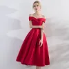 Chic / Beautiful Red Homecoming Graduation Dresses 2017 A-Line / Princess Pleated Off-The-Shoulder Sleeveless Crossed Straps Tea-length