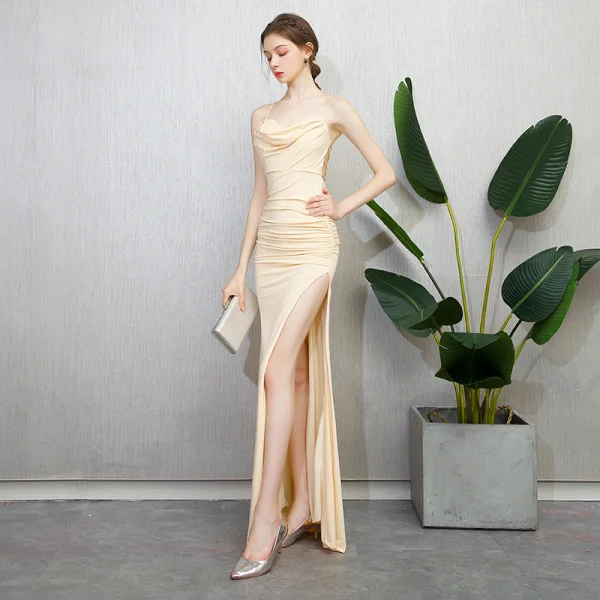 Sexy Champagne Robe De Soirée 2018 Trompette / Sirène Fendue devant Bretelles Spaghetti Fond croisé plongeant Dos Nu Sans Manches Longue Robe De Ceremonie