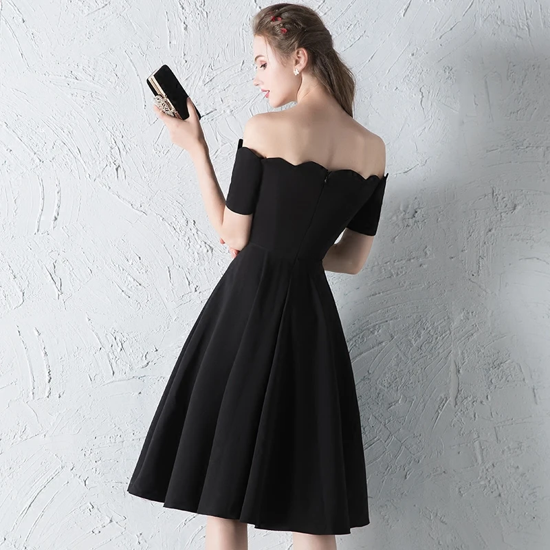Modest Simple Black Graduation Dresses 2018 A-Line Princess Off-The-Shoulder Short