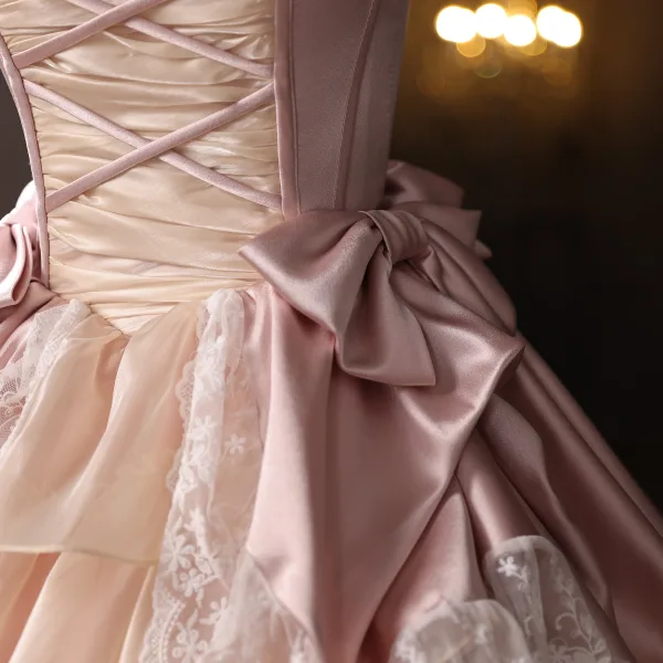 Vintage / Retro Medieval Champagne Cascading Ruffles Bow Lace Flower Prom Dresses 2025 Ball Gown Square Neckline Short Sleeve Backless Floor-Length / Long Formal Dresses