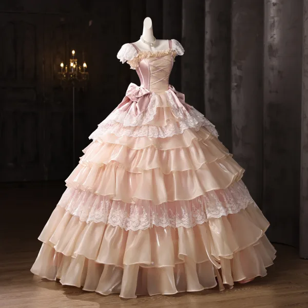 Vintage / Retro Medieval Champagne Cascading Ruffles Bow Lace Flower Prom Dresses 2025 Ball Gown Square Neckline Short Sleeve Backless Floor-Length / Long Formal Dresses